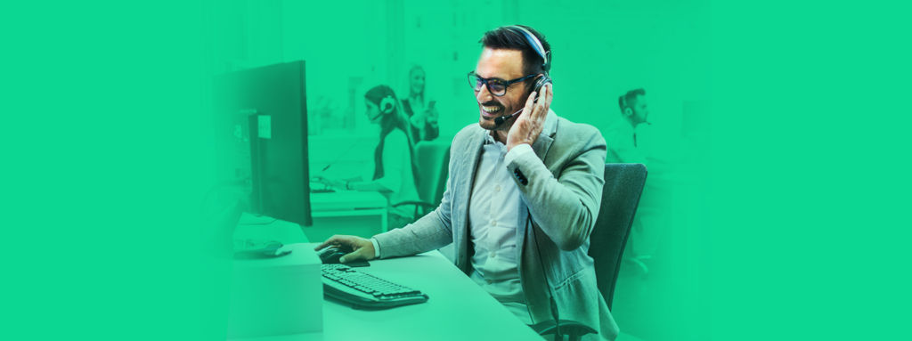 Funcionário atendendo o cliente pós-venda