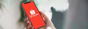 Empreendedor acessando a Shopee pelo celular