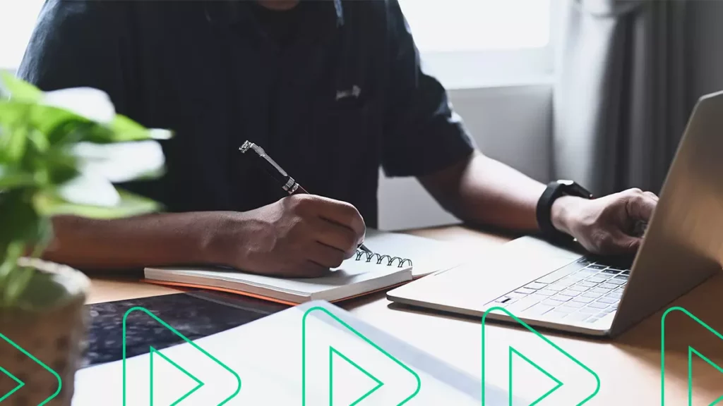 Empreendedor consultando o NIRE no computador