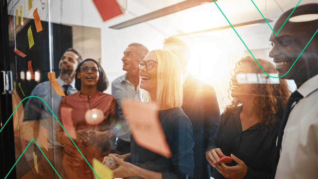 Empreendedores conferindo resultado das vendas