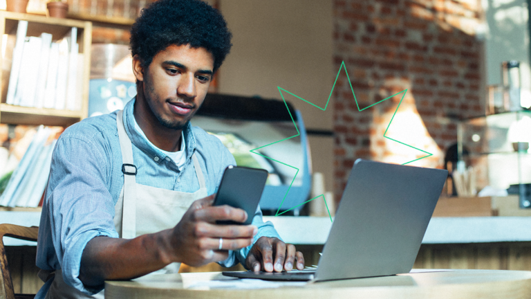 Homem configurando seu negócio no Google Business