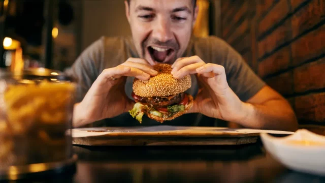 Como abrir uma hamburgueria? 10 dicas para montar seu negócio