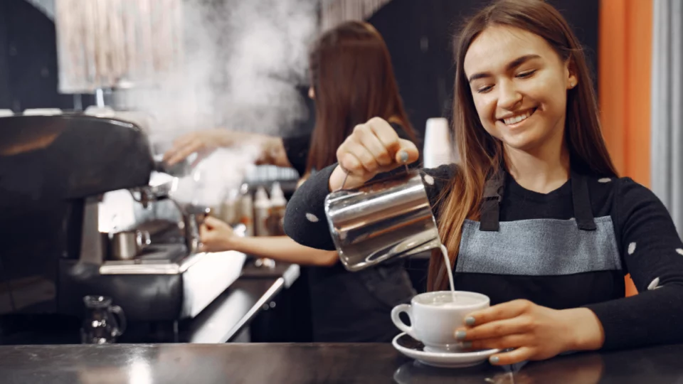 Como abrir uma cafeteria? Dicas para começar do zero